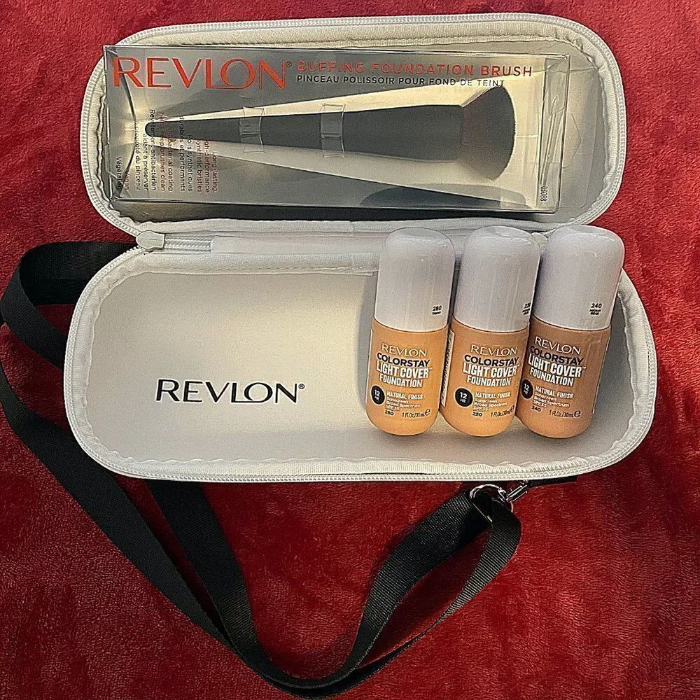 Revlon Huge Lot SPF Foundation & Brush & TravelBag